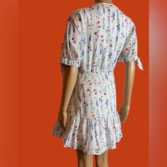 Lauren Conrad ruffled wrap dress size medium - Picture 3 of 9